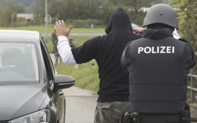 Șofer român, arestat în Elveția: Circula pe jantă și mirosea a alcool