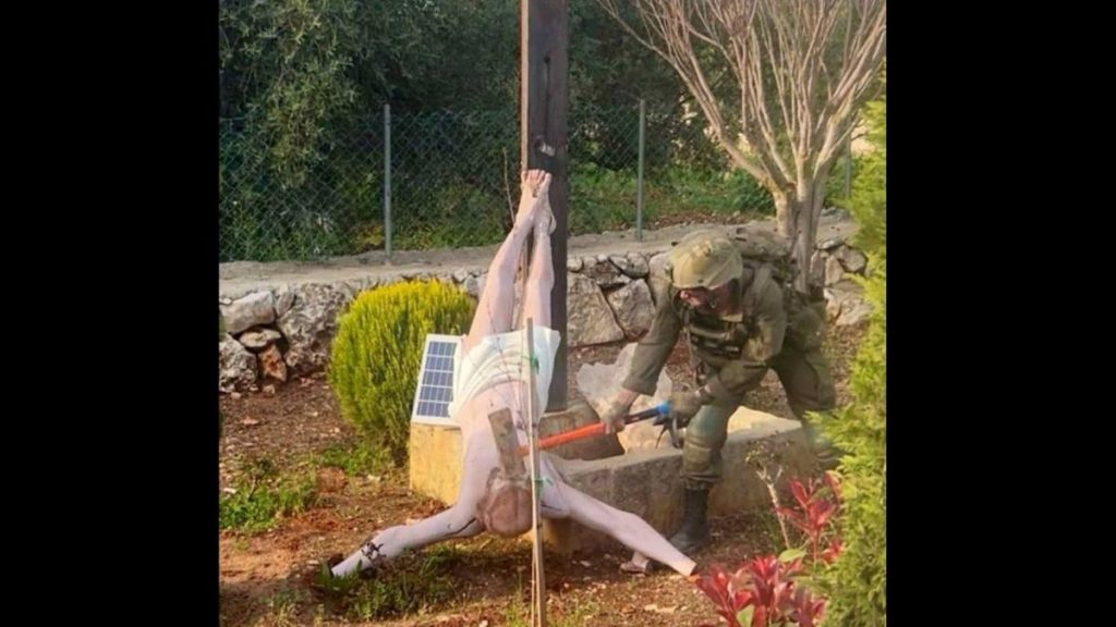 Soldat israelian, surprins distrugând o statuie Iisus: Ce pedeapsă a primit