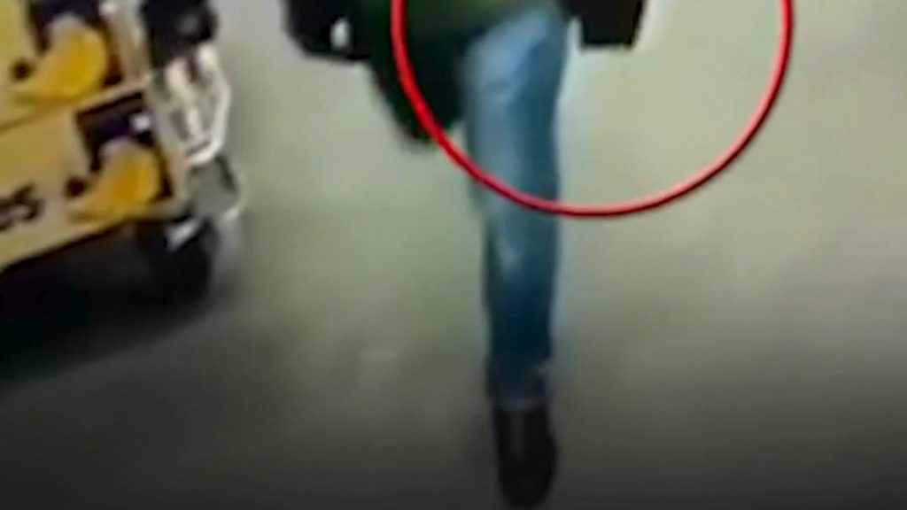 Ucrainean, suspectat de furtul borsetei unui preot, ajutat să fugă de un rus