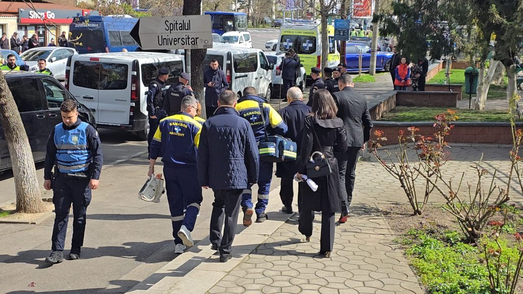 O persoană a avut nevoie de îngrijiri medicale de urgență vineri, 10 aprilie, în timpul slujbei de înmormântare a lui Mircea Lucescu, care a avut loc la biserica Sfântul Elefterie din București