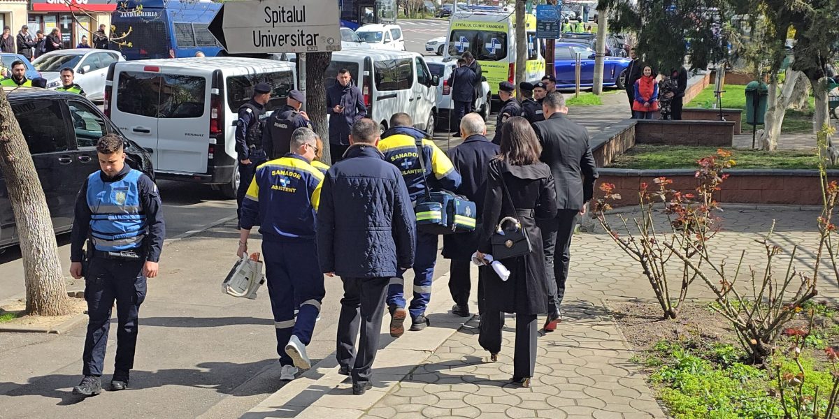 O persoană a avut nevoie de îngrijiri medicale de urgență vineri, 10 aprilie, în timpul slujbei de înmormântare a lui Mircea Lucescu, care a avut loc la biserica Sfântul Elefterie din București