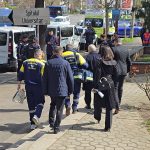 O persoană s-a simțit rău la slujba pentru Mircea Lucescu. Medicii au intervenit