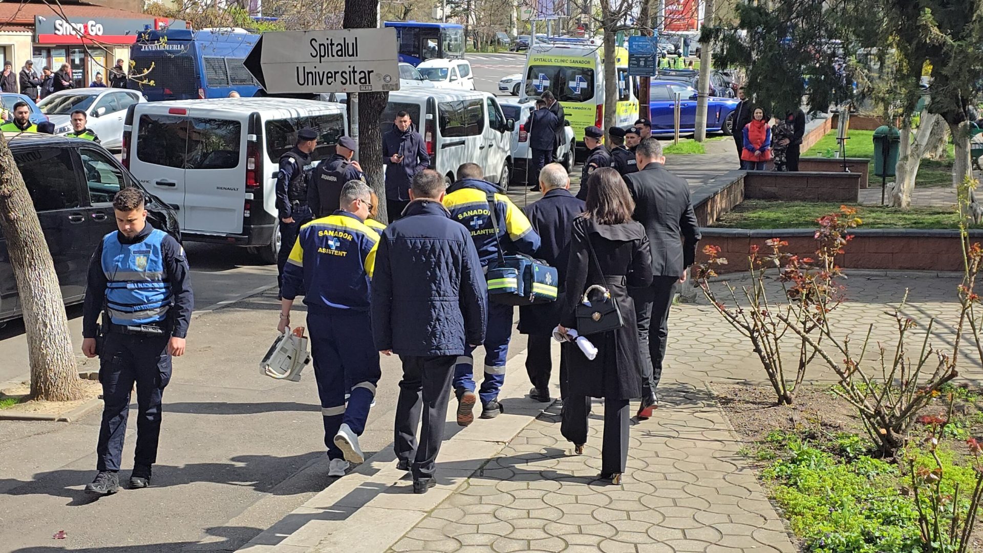 O persoană a avut nevoie de îngrijiri medicale de urgență vineri, 10 aprilie, în timpul slujbei de înmormântare a lui Mircea Lucescu, care a avut loc la biserica Sfântul Elefterie din București