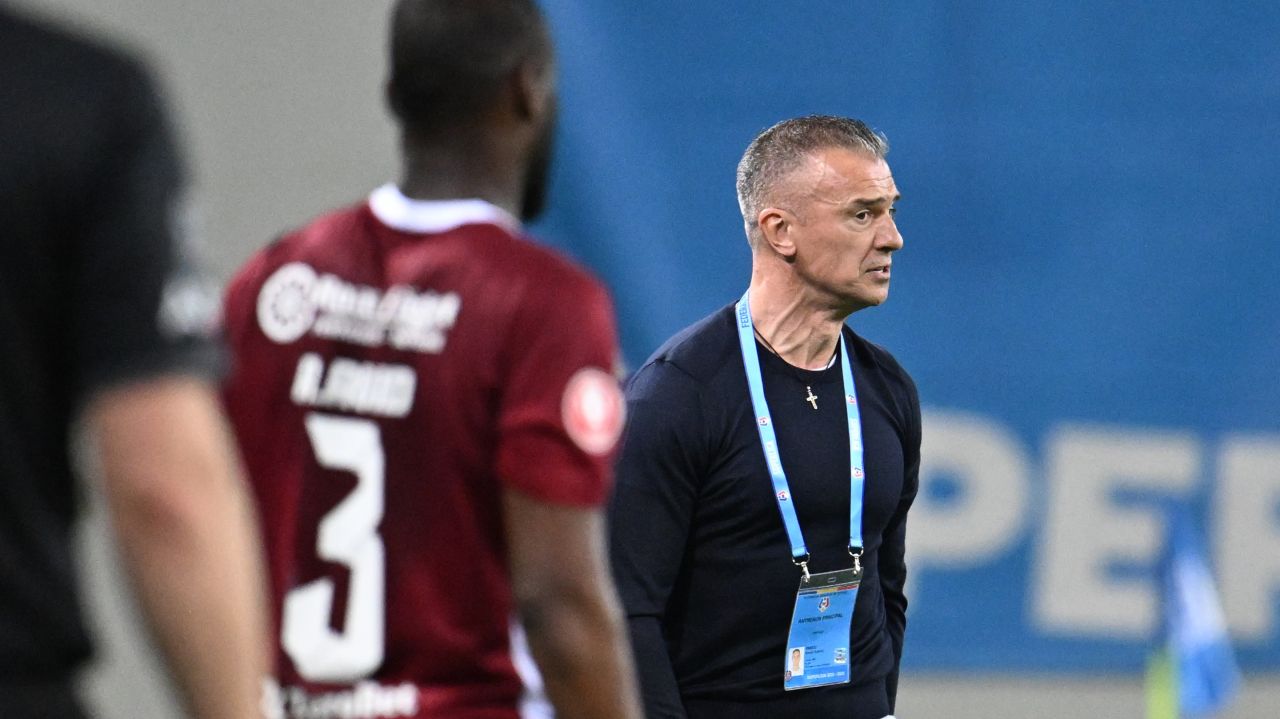 UNIVERSITATEA CRAIOVA, VICTOORIE CLARĂ ÎN FAȚA CELOR DE LA CFR Cluj Universitatea CRAIOVA a obținut o victorie importantă luni seara, pe teren propriu, în fața campioanei en-titre, CFR Cluj