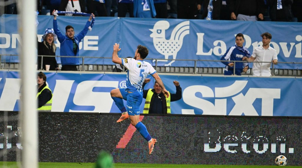 Oltenia fierbe înainte de marele meci: Craiova și CFR Cluj se luptă pentru supremație Universitatea CRAIOVA și CFR Cluj se înfruntă într-un meci crucial pentru lupta la titlu