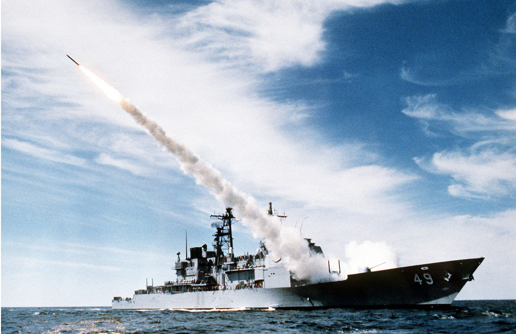 Distrugătoarele americane intră în Strâmtoarea Ormuz: Tensiuni în creștere