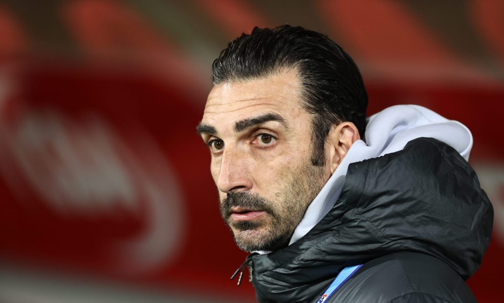 Elias Charalambous, fostul antrenor al FCSB, aproape de o revenire pe banca tehnică? La scurt timp după despărțirea de FCSB, antrenorul cipriot Elias Charalambous pare să fie în căutarea unei noi provocări