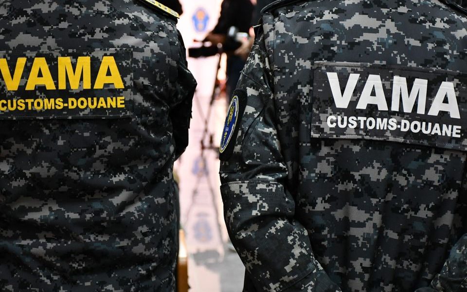 Avere de 3,1 milioane lei, ascunsă într-un autocamion: Val fără precedent