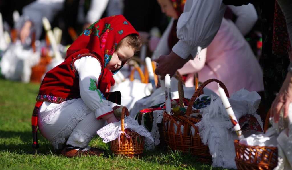 Vinerea Mare, zi de adâncă reflecție pentru creștini, aduce cu sine o serie de restricții și tradiții specifice, marcând un moment crucial în calendarul religios