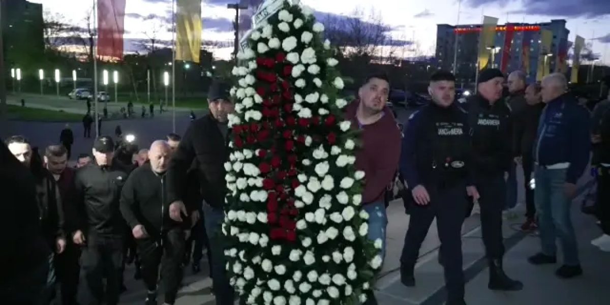 Membrii galeriei, la sicriul lui Mircea Lucescu. Arena Națională, „luată pe sus”!