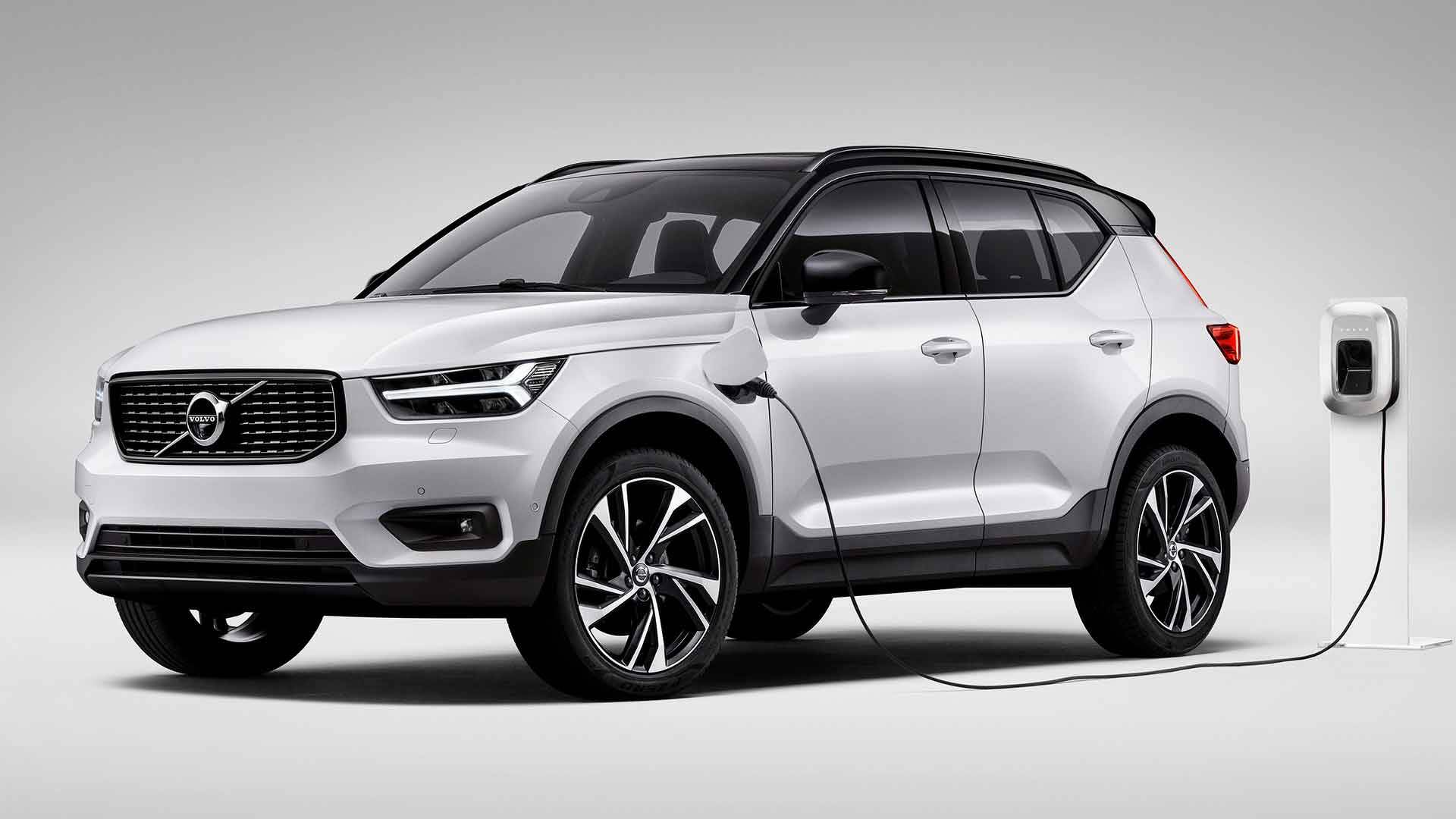 De ce pornește motorul termic la mașinile hibride plug-in, chiar și cu bateria încărcată Multe persoane care dețin automobile hibride plug-in se întreabă de ce motorul termic pornește chiar dacă bateria este încărcată