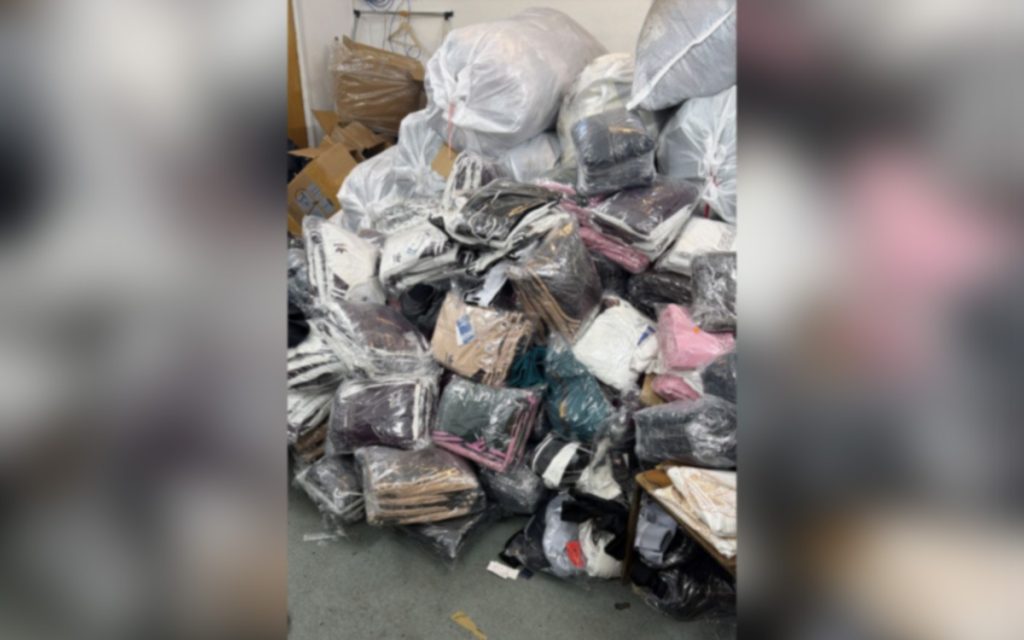 România strânge șurubul la importurile de second-hand: Amenzi usturătoare și controale sporite București – România se pregătește să introducă reguli mult mai stricte pentru importul de produse second-hand, într-o măsură menită să împiedice transformarea țării într-o groapă de gunoi pentru deșeurile altor state europene