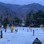 Zăpadă la pas: Ninsoare neașteptată în Munții Bihor, înainte de Paște