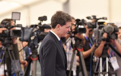 Nicușor Dan, de la „eroul UE” la „zero MAGA”: Orchestrează criza în România
