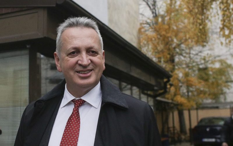 Fenechiu, atac la Predoiu: „Are rețeaua perfect calibrată, nu convingeri”