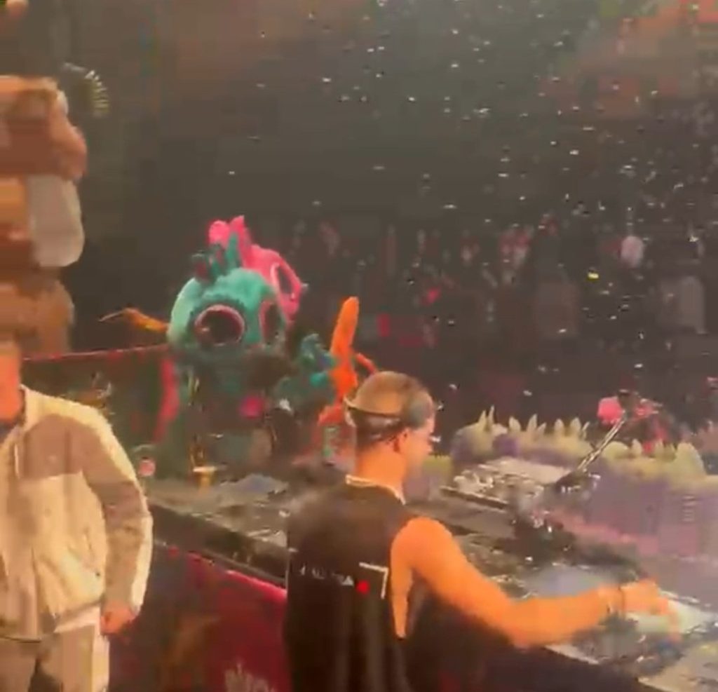 VIDEO. Spectaculos! Cum a fost în prima seară la Elrow, spectacolul de muzică electronică din Mamaia Nord