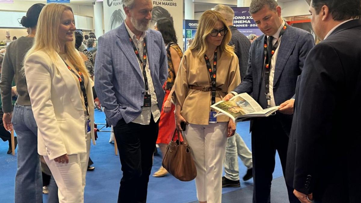 Austeritate doar pentru popor: D. Constantin, paradă de 230.000 de euro la Cannes
