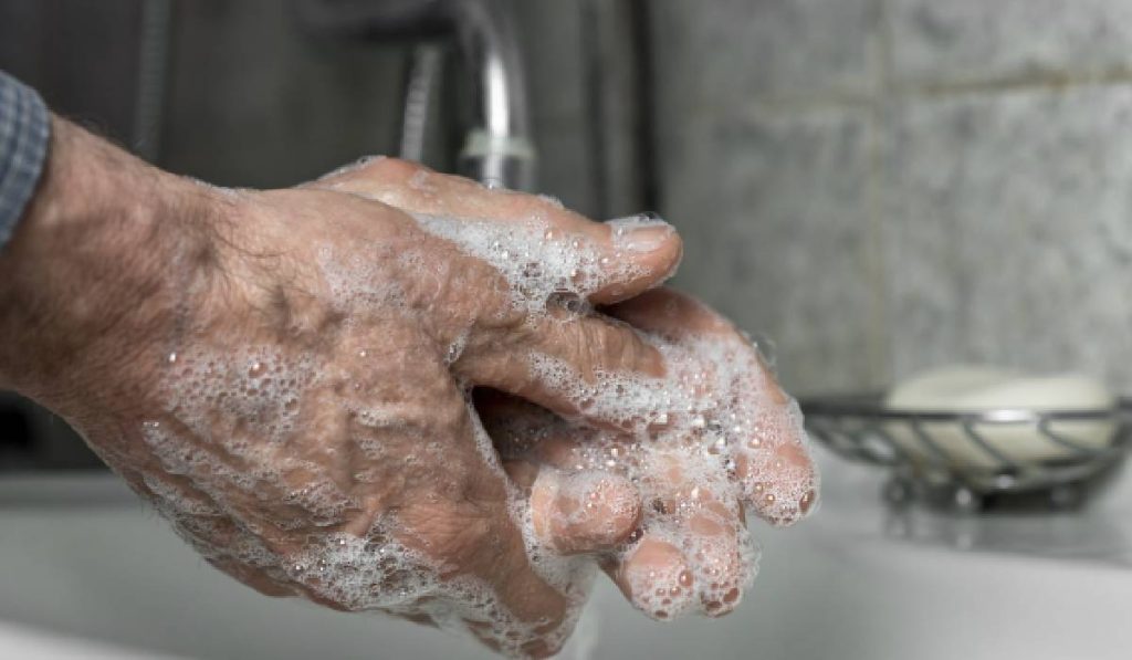 Obiceiul de 20 de secunde care te scapă de boli: Simplu și eficient