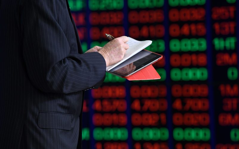 Unde-și pot plasa 1.000 de euro românii? AI, energie, digitalizare, dincolo de Wall Street
