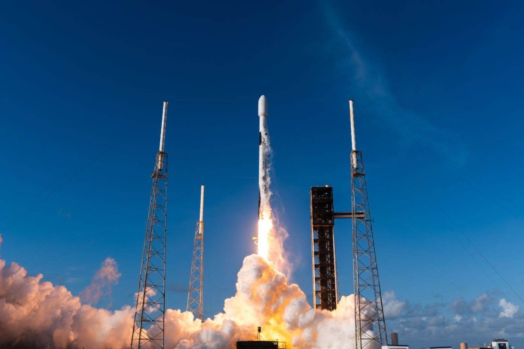 SpaceX devansează Amazon, BBC confirmă triumful