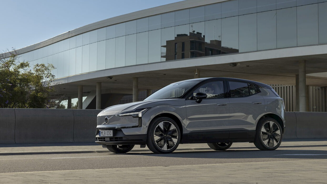 Volvo scapă șoferii de coșmarul încărcării electrice