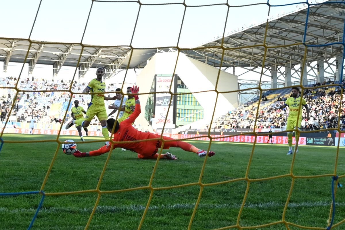 Fotbalistul dorit de Dinamo la Liga a II-a: Semnează cu