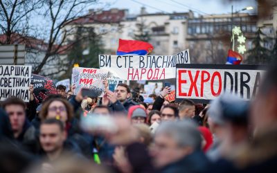 Vucic demisionează, protestele zguduie Serbia