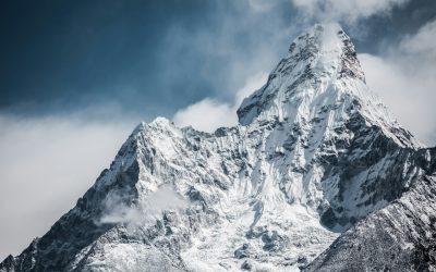 Everest: Nepalezul dispărut, prins 6 zile, rupe tăcerea