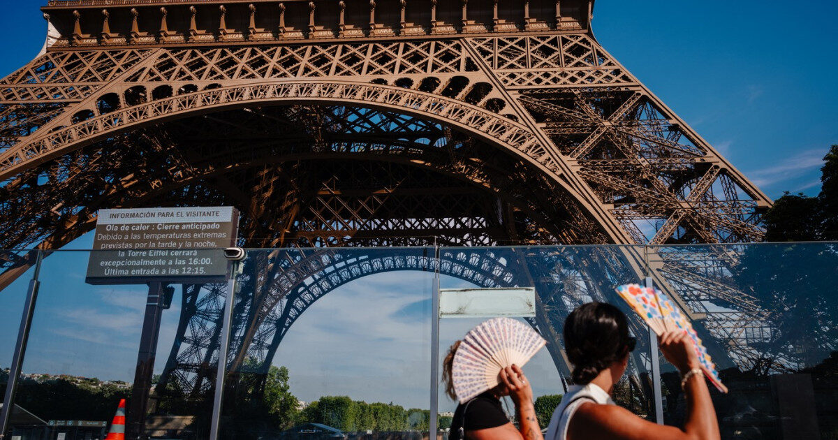 Măsuri extreme în Franța: Turnul Eiffel și muzee, închise devreme din cauza caniculei