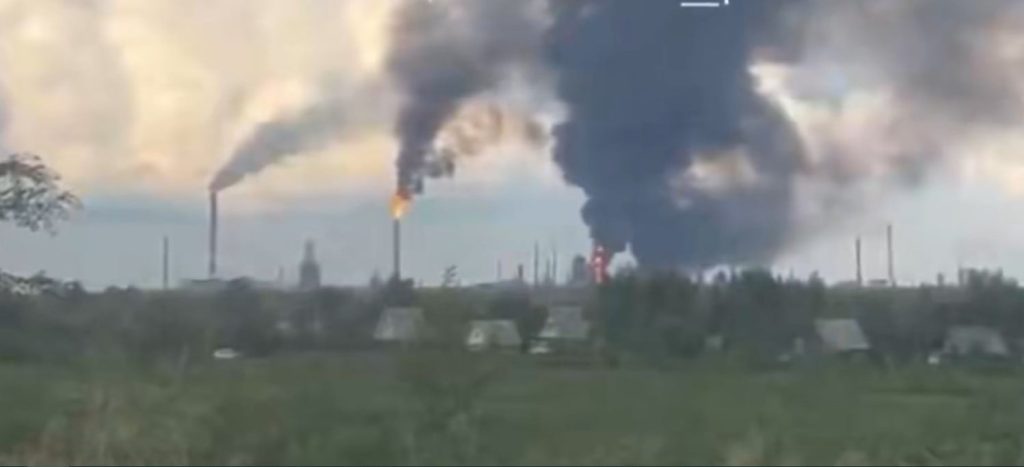 Omsk, sub foc: Dronă lovește cea mai mare rafinărie din Rusia