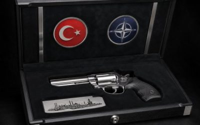 Erdogan, cadou-bombă la NATO: Pistoale și muniție reală
