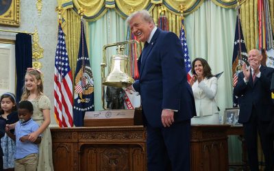 Trump, clopoțel la bursă pentru lansarea conturilor sale