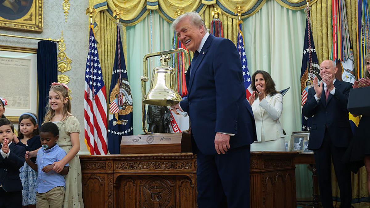 Trump, clopoțel la bursă pentru lansarea conturilor sale