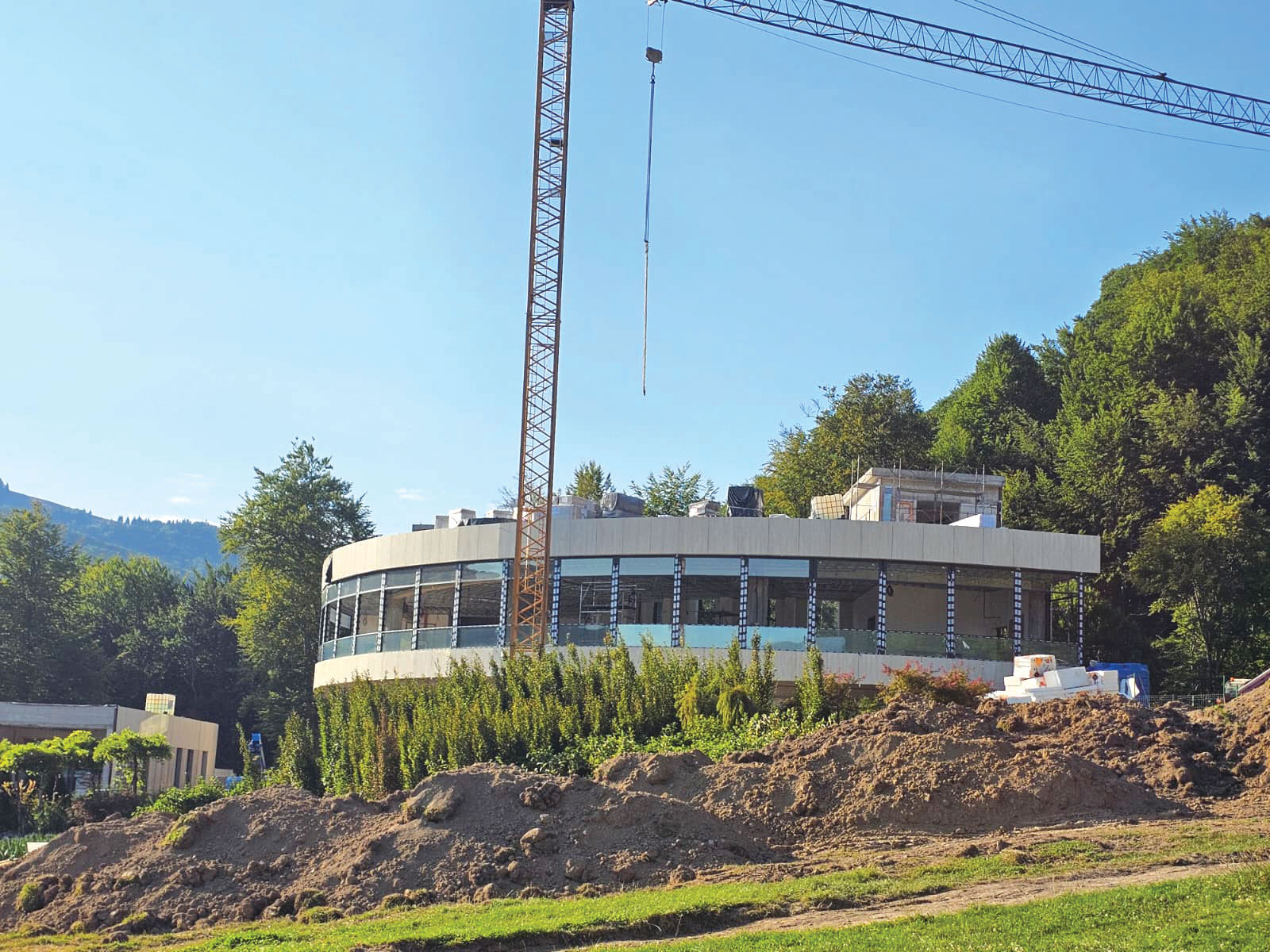 Hotelul de lux de pe Valea Doftanei, aproape gata