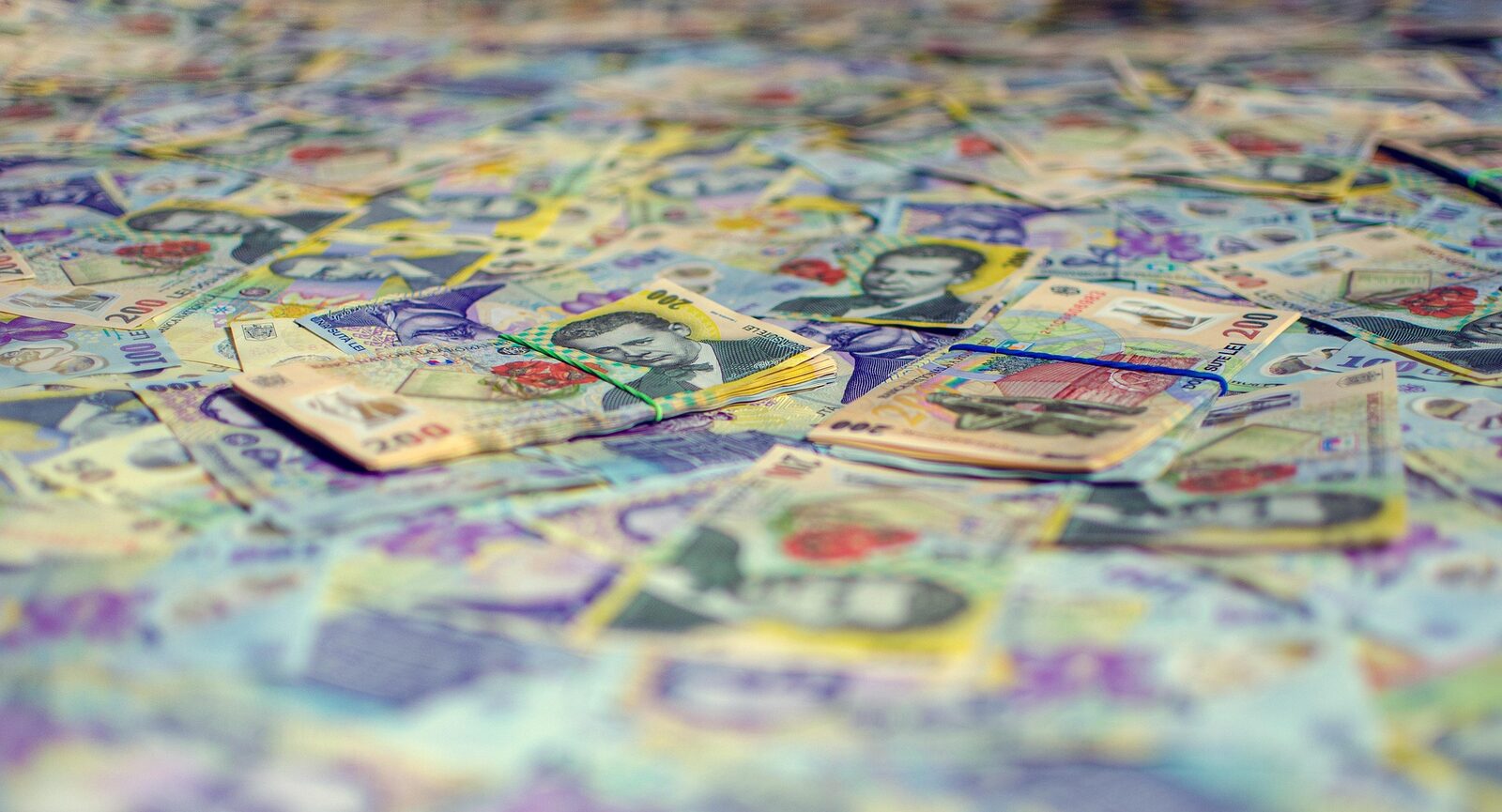 România împrumută bani: Dobânzi noi pentru investiții