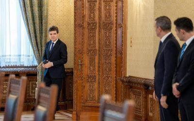 Rescrie acest titlu ca un jurnalist român experimentat. Între 55-70 caractere, captivant, direct. Stilul ziarelor Libertatea, Adevărul, HotNews. Titlu: No agreement over new Wage Law for budgetary sector in Romania
REGULI STRICTE:
– Răspunde cu UN SINGUR titlu, nimic altceva
– Prima literă din titlu TREBUIE să fie MAJUSCULĂ
– NUMELE PROPRII CU LITERĂ MARE OBLIGATORIU: Donald Trump (nu donald Trump), Mircea Lucescu (nu mircea lucescu), București (nu București), România (nu românia), Europa (nu europa)
– Folosește DIACRITICE corecte: Ă, î, â, ș, ț (nu a, i, a, s, t). Exemplu: Mașină (nu masina), încă (nu inca), față (nu fata)
– Fără ghilimele în jurul titlului
– INTERZIS majuscule la fiecare cuvânt (Title Case). CORECT: „Controverse pe piața de inteligență artificială”. GREȘIT: „Controverse Pe Piața De Inteligență Artificială”. Doar prima literă mare + nume proprii
– Fără punct la finalul titlului
– Fără „Iată ce…”, „Află cum…”, „Descoperă…”, „Află acum”, „Surpriză:”
– Semnul de exclamare (!) este COMPLET INTERZIS în titlu – nu folosi ! niciodată
– SCRIE DOAR ÎN LIMBA ROMÂNĂ – dacă titlul original e în altă limbă, traduce-l
– Fără formatare markdown sau HTML