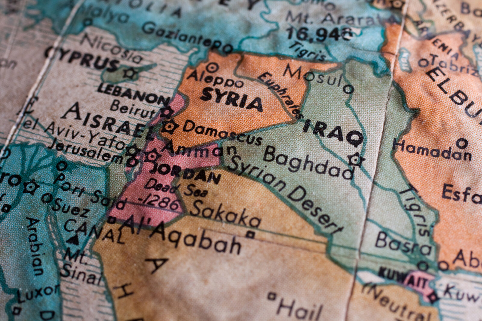 Curzi Siria: Comandantul anunță dizolvarea forțelor. Pace?