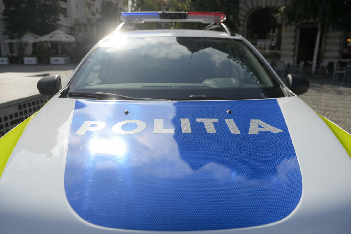 Iubitul i-a trimis poze intime familiei. Ce a făcut tânăra de 16 ani