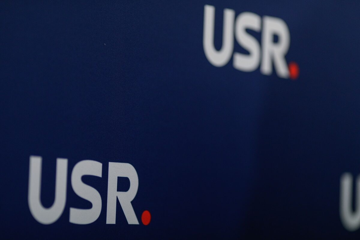 USR atacă legea PSD: Mii de aleși locali scapă de incompatibilitate