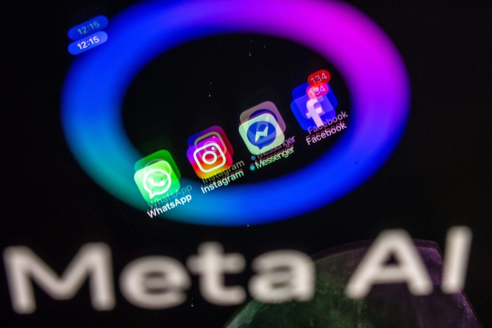 Meta impune reguli: 2 ore pe zi și pauză pentru copiii pe net