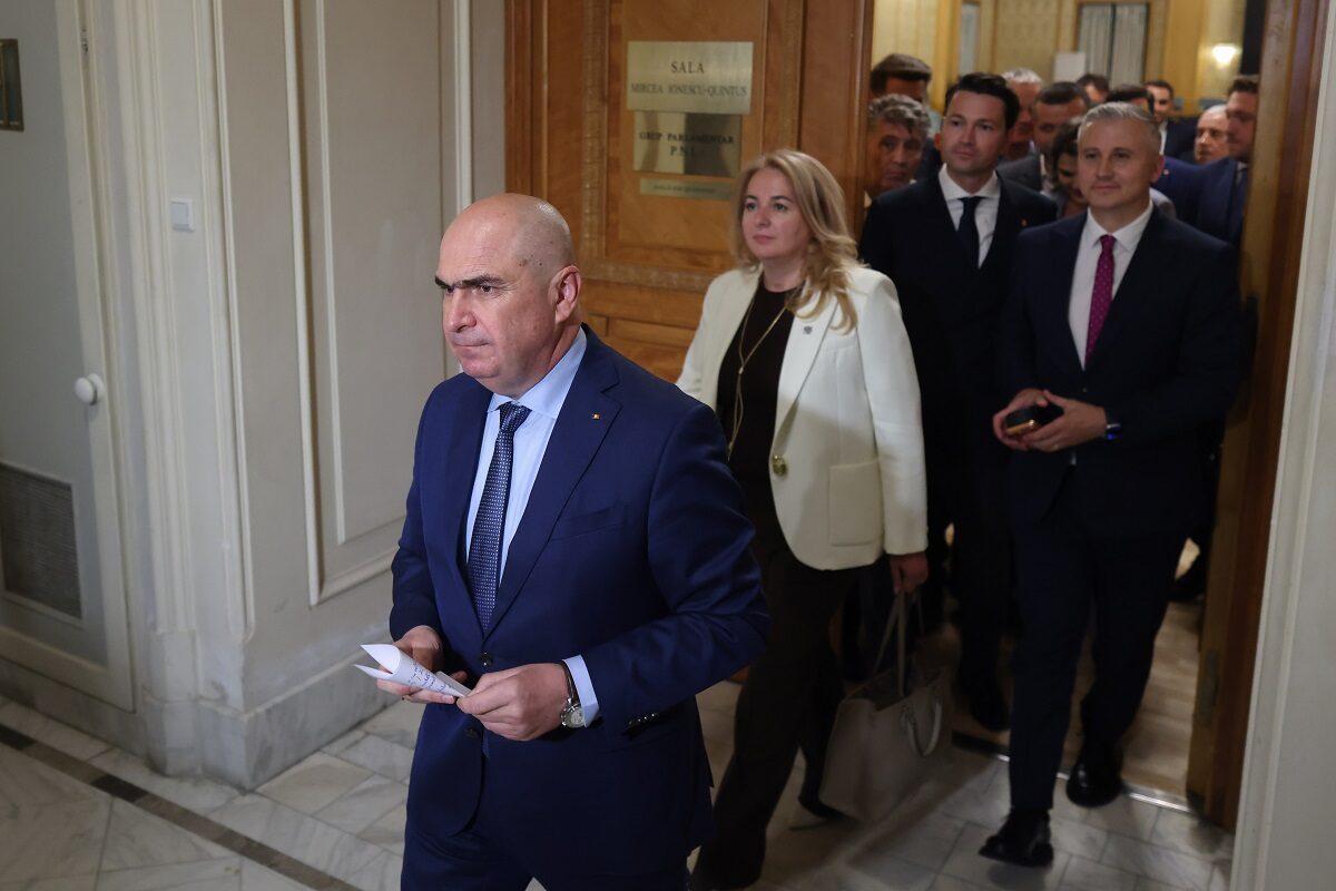Bolojan: Trei factori cheie pentru ratingul României