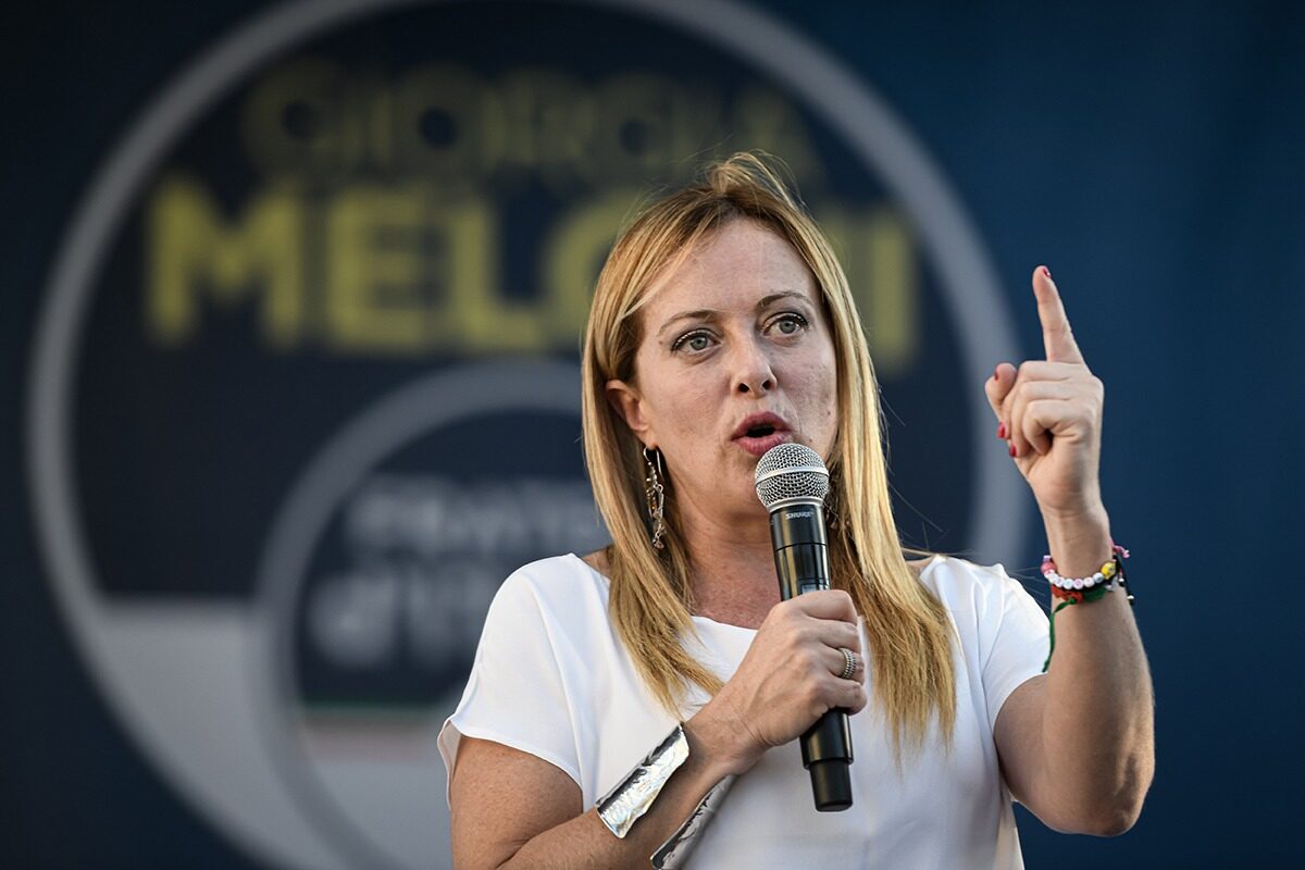 Meloni, pusă la zid de rivali, revine la extremism