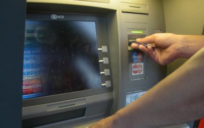 Apeluri false BNR: Trei suspecți prinși în flagrant la București