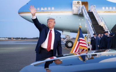 Trump, prins pe picior greșit: A fugit într-un avion secret