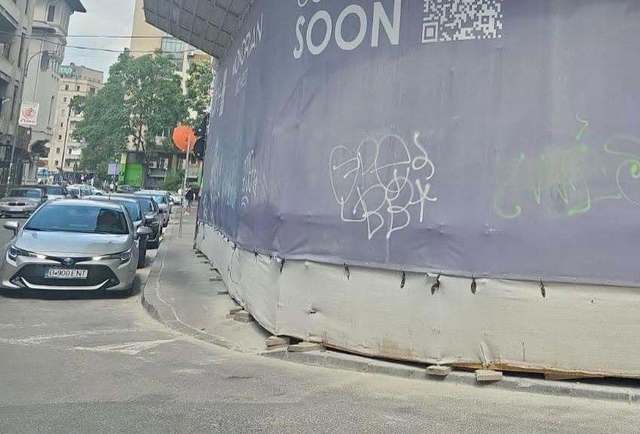 București: Tineri prinși mâzgălind hotel, unul a fugit de polițist