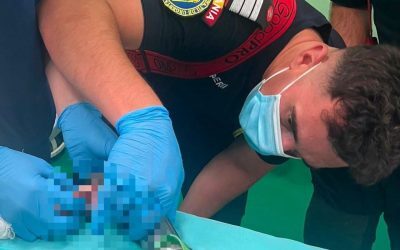Pompierii, eroi: Salvare dramatică a unui copil de 2 ani blocat în mașina de tocat