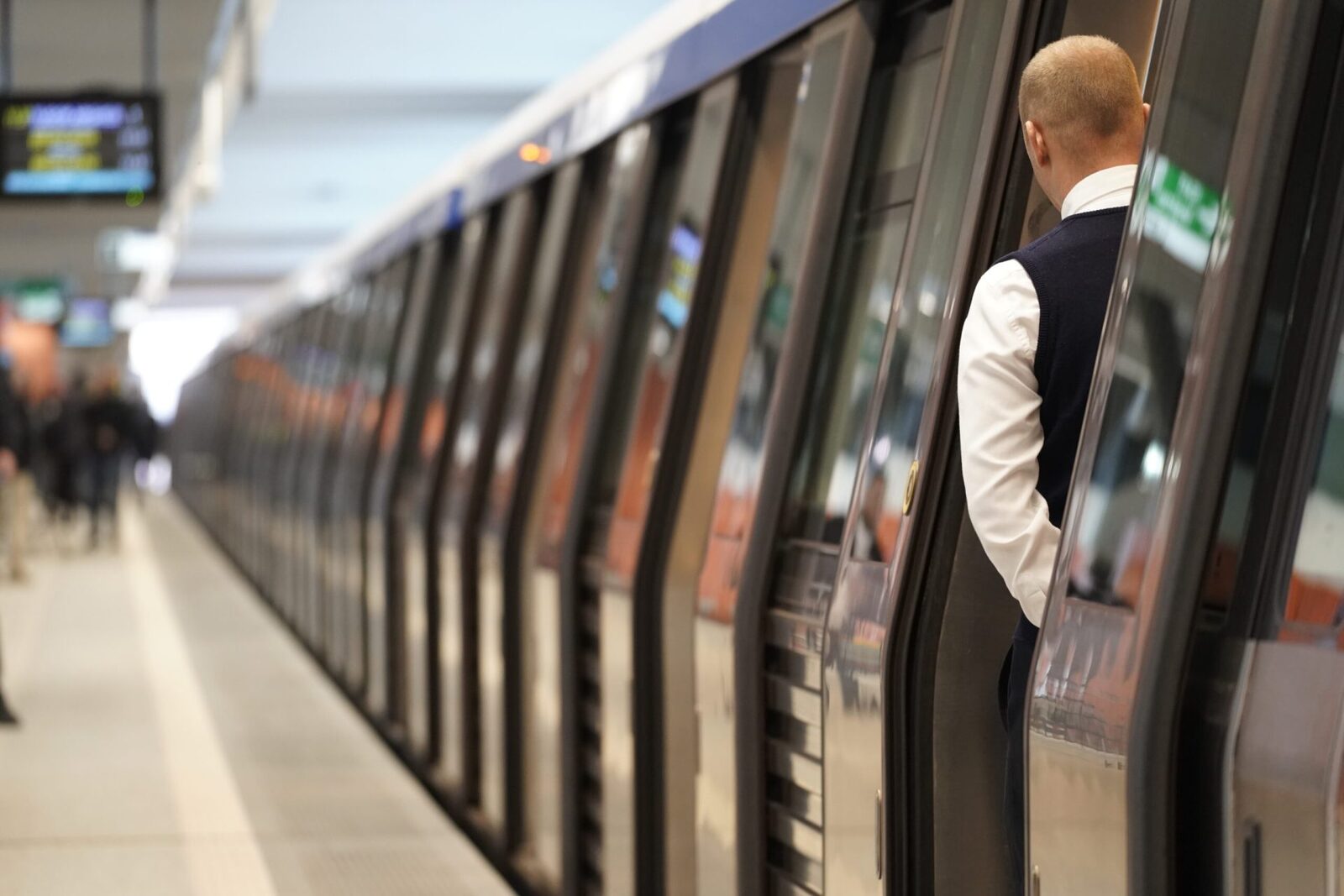 Metroul, blocat: Defecțiune între Republicii și Costin Georgian