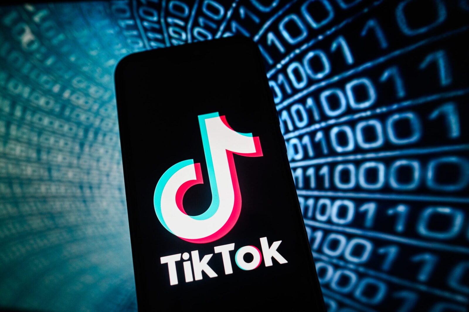 TikTok, capcana tinerilor investitori: Riscuri mari!
