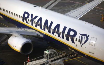 Ryanair: Explicația spargerii geamului ce a aspirat un pasager