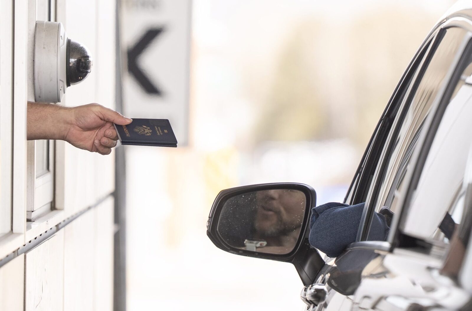 România taie accesul la țigări ieftine din Bulgaria